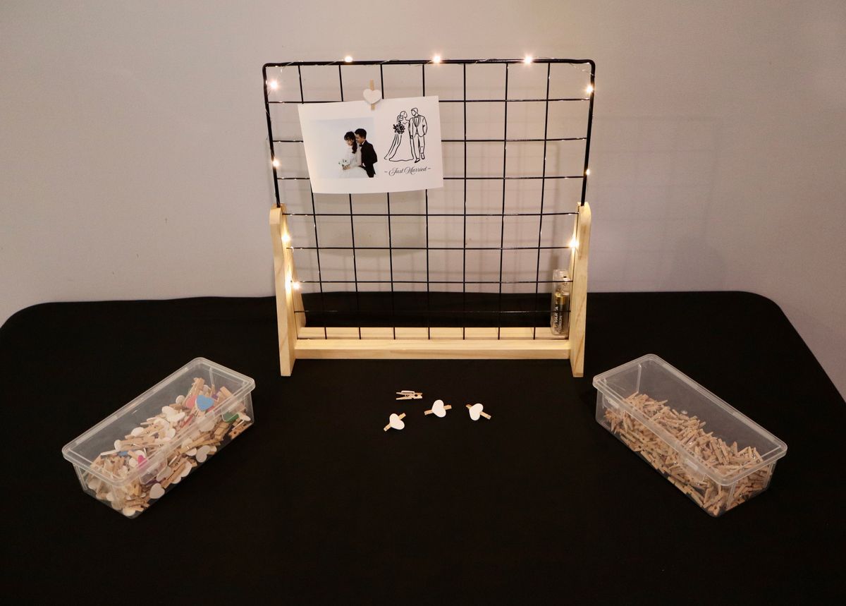 Light-Up Photo Peg Grid