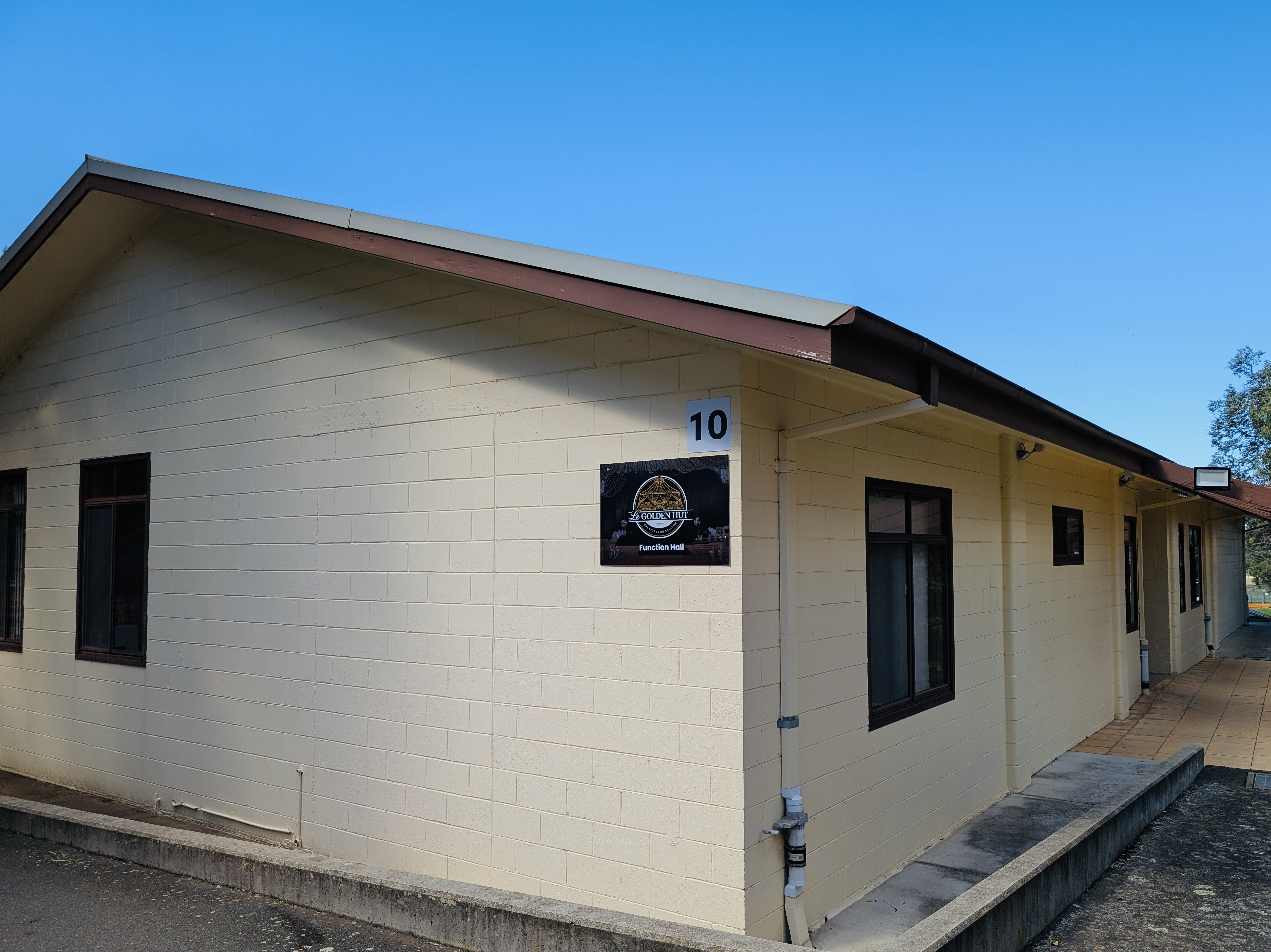 Le Golden Hut