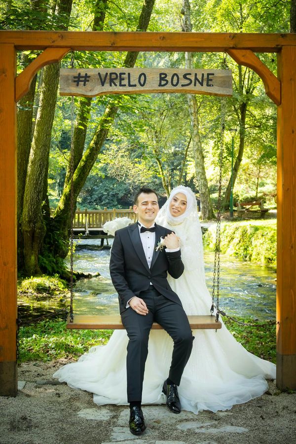 5 Reasons Your Wedding Needs a Photo Booth